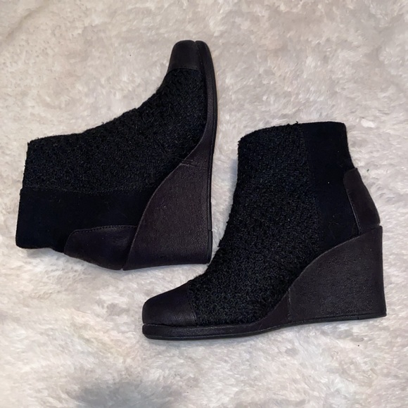 TOMS Wedge Heels. - Picture 3 of 4